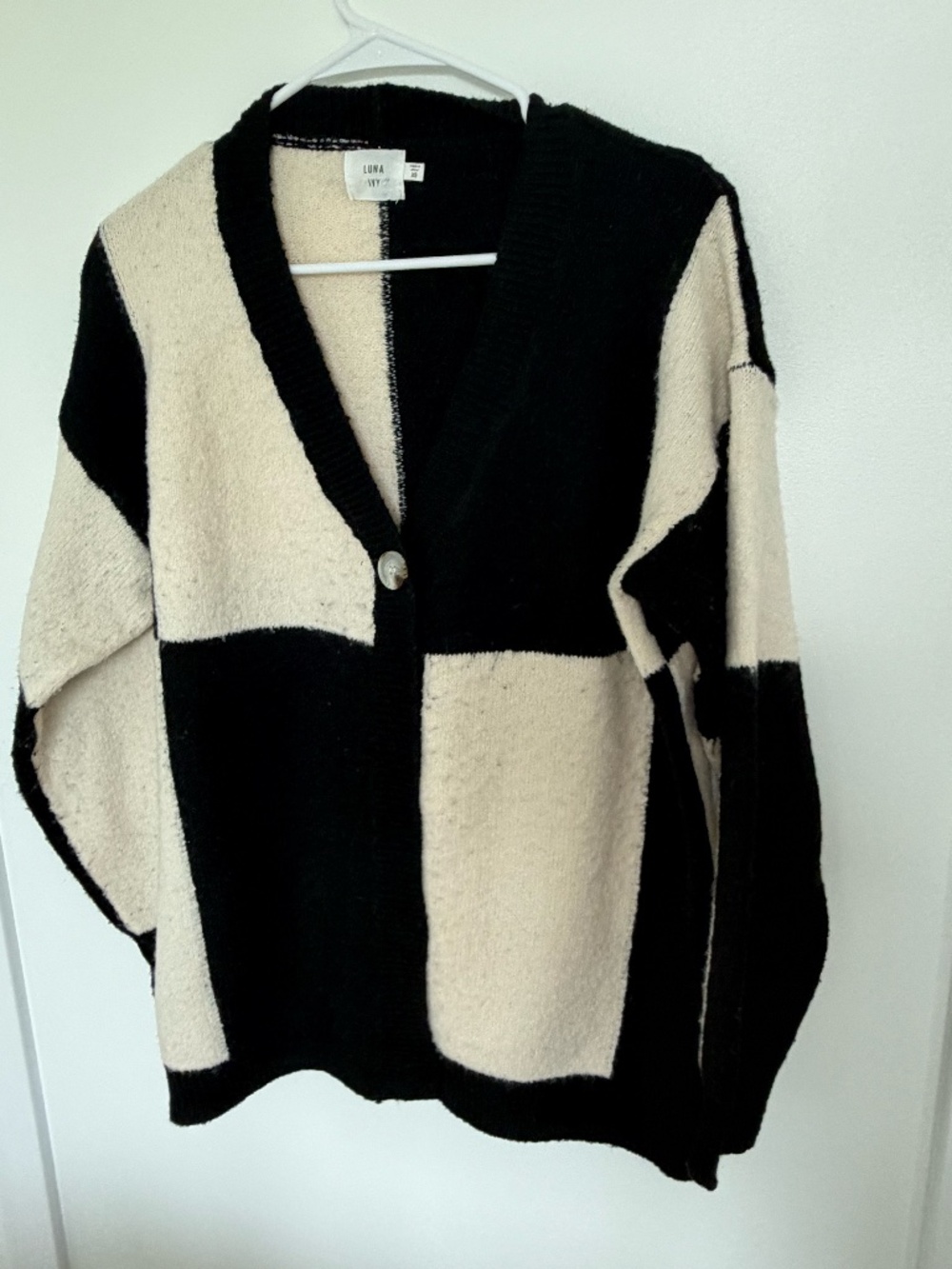 Black and White Colorblock Sweater Size X-Small, Fits like a Medium
